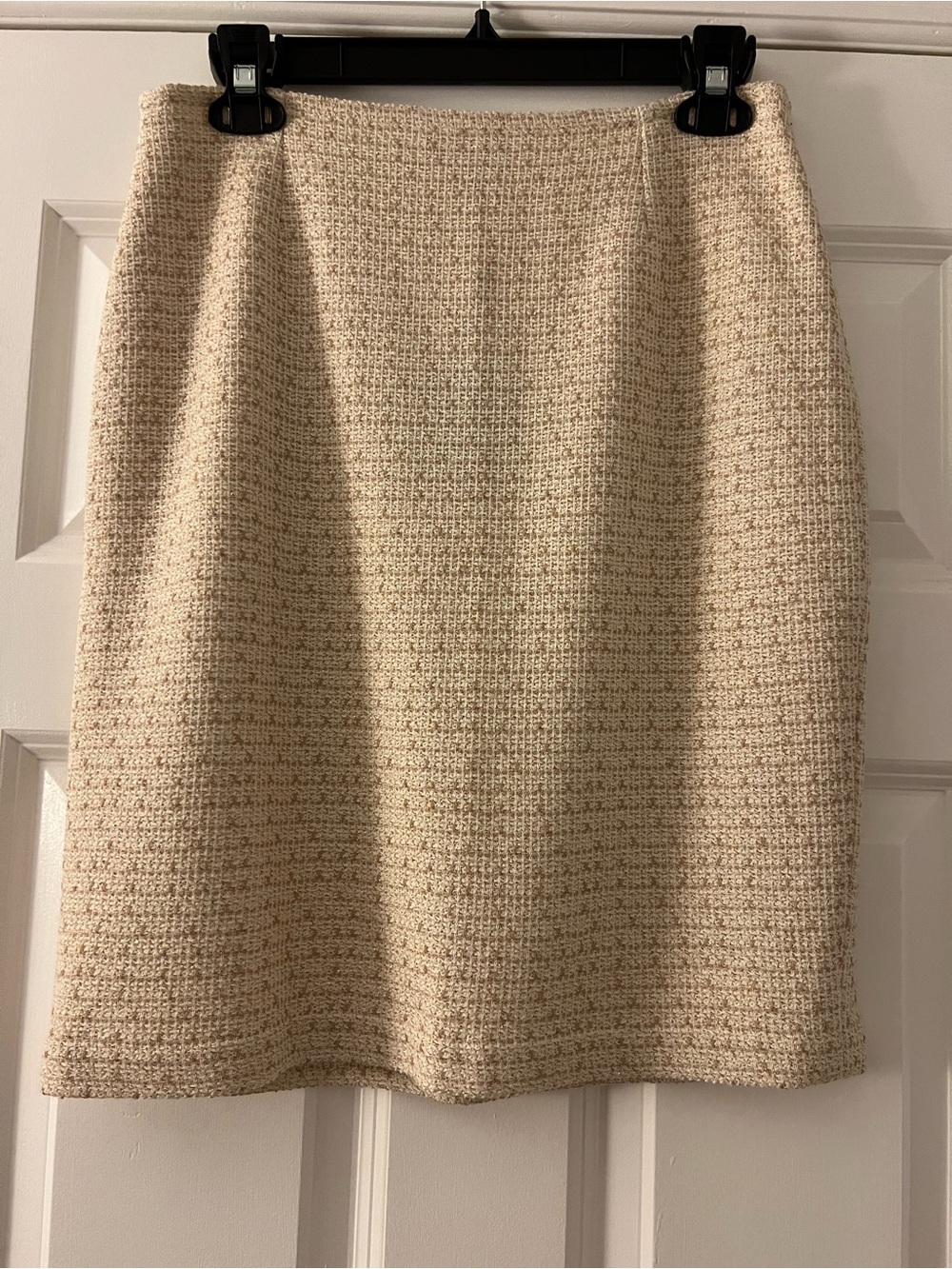 St. John Classic Cream Tweed Pencil Skirt with Gold Metallic Thread, Size 8